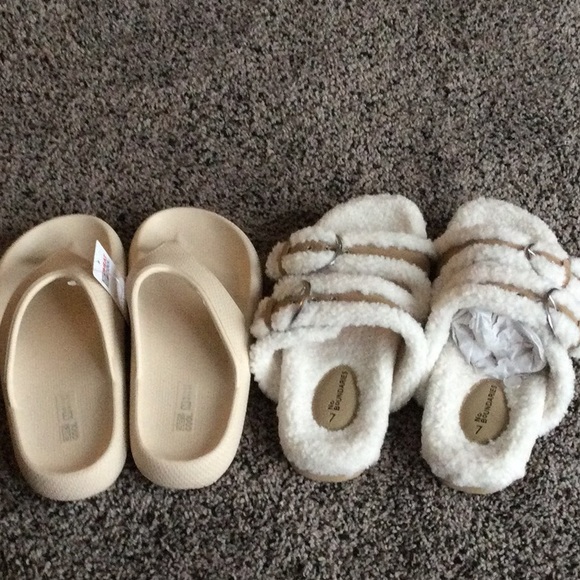 NWT 2 pairs women Sandel - Picture 1 of 3